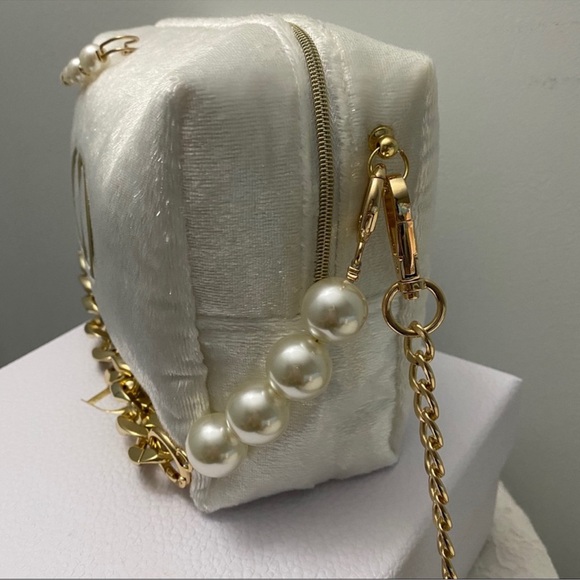 DIOR Beauty Pouch - does not come with long strap - Picture 6 of 6